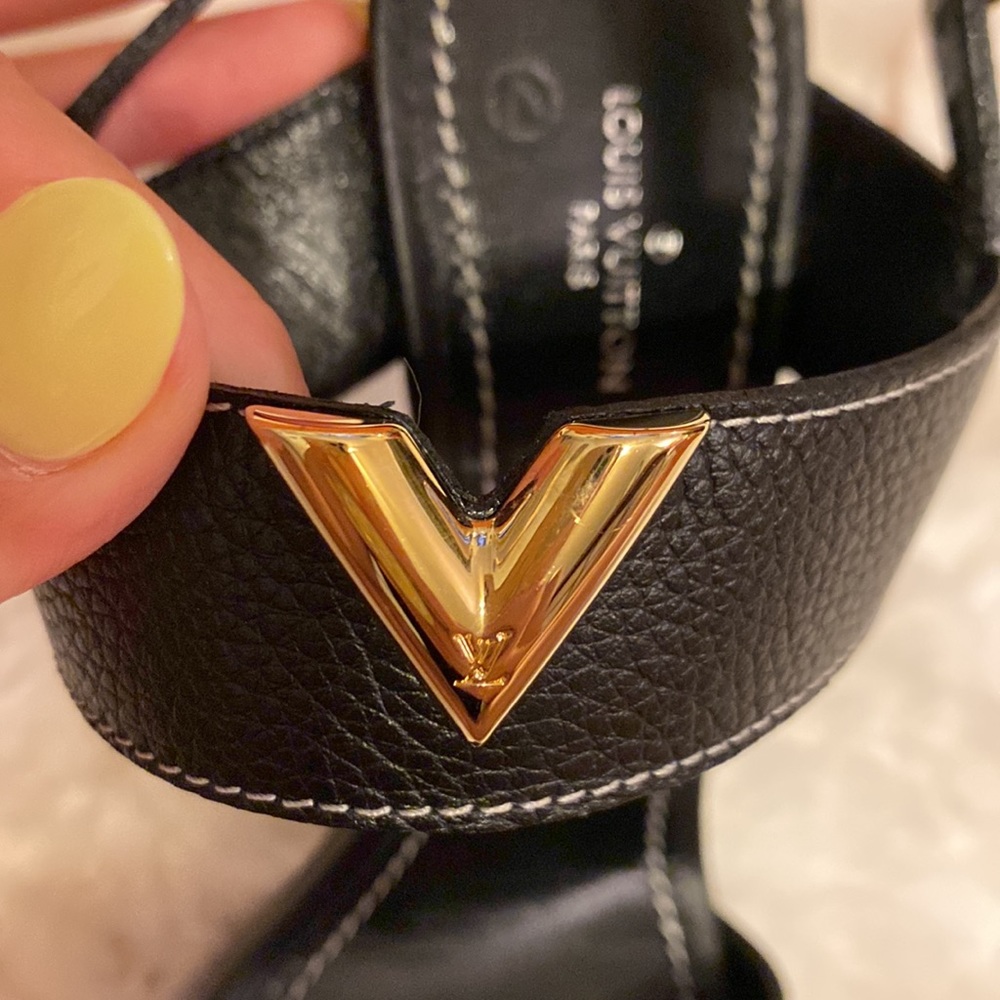 Authentic LOUIS VUITTON Sandals - Picture 11 of 17